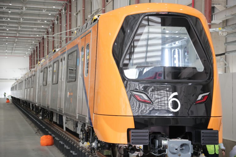Trem da futura Linha Laranja do Metrô